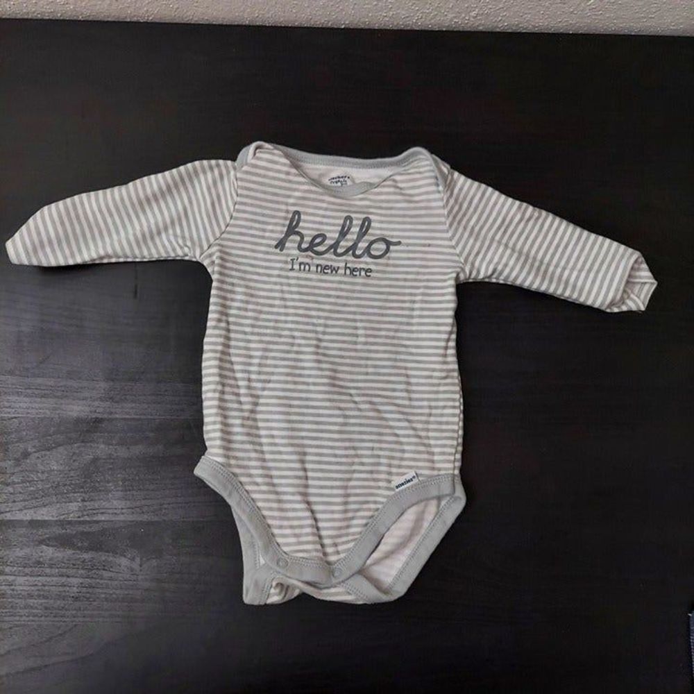 Gerber Long Sleeve Onesie Hello I'm New Here Grey & White Striped 3-6 Months